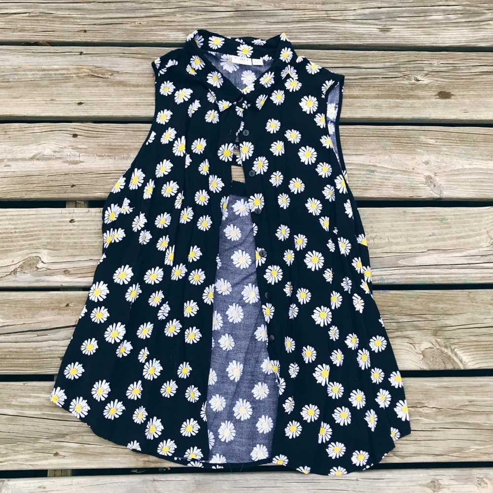 Cage Back Daisy Print Button Up Tank